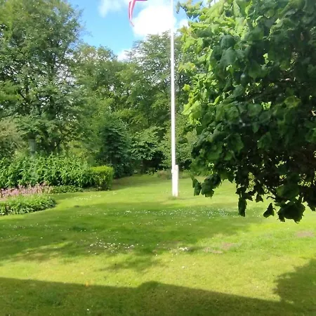 2 Personer Inkl Morgenkomplet Og Adgang Til 6 Svommehaller *