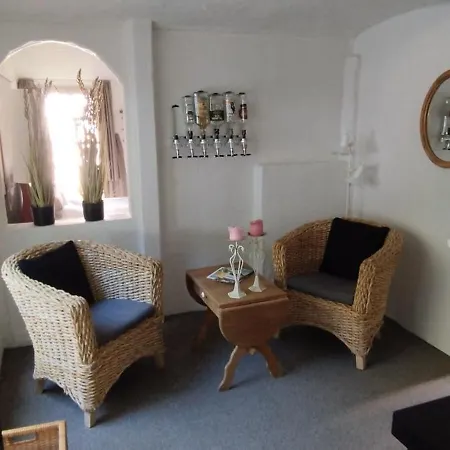 2 Personer Inkl Morgenkomplet Og Adgang Til 6 Svommehaller *